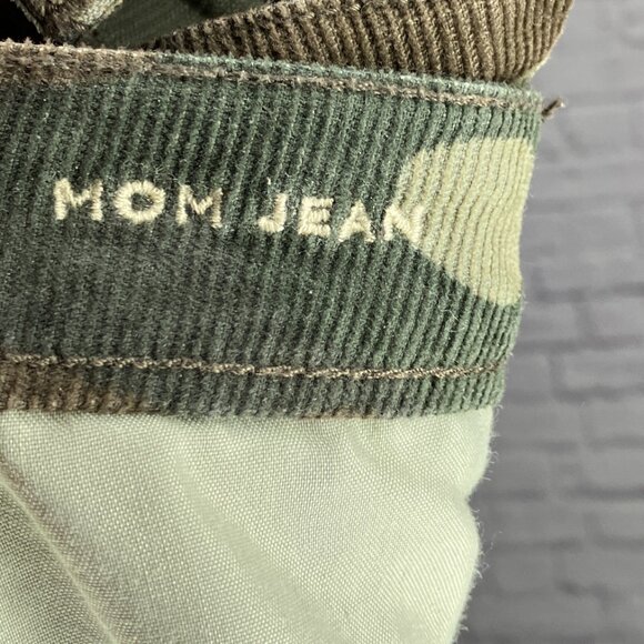 American Eagle Size 4 Regular Green Camo Corduroy Stretch Mom Jean Pants Cords - Picture 6 of 7